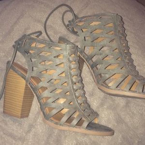 Gorgeous olive heels!!